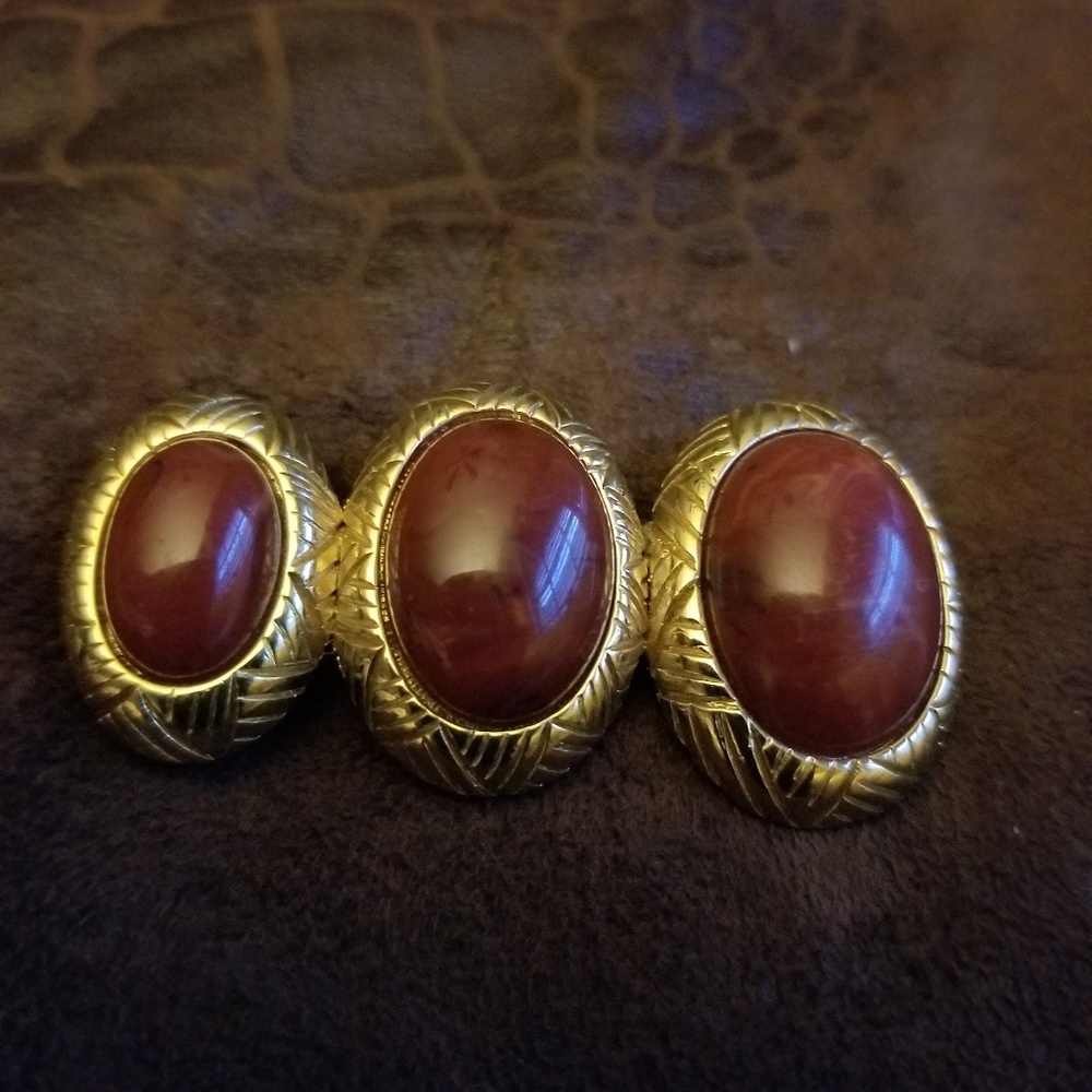 Monet brooch